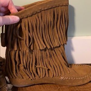 Minnetoka fringe boots